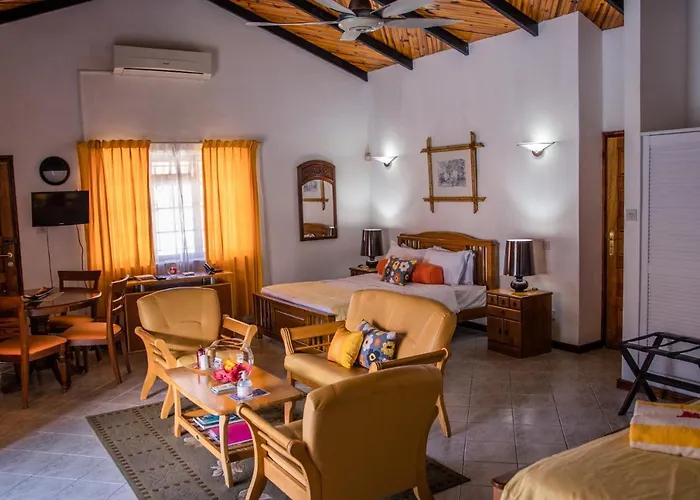 Chalet Caballero Au Cap (Mahe)